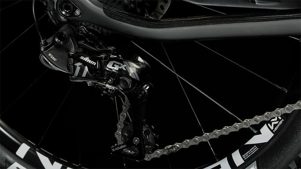 Cube Elite 240 C:62 SLX carbon´n´blue´n´red – Bild 3