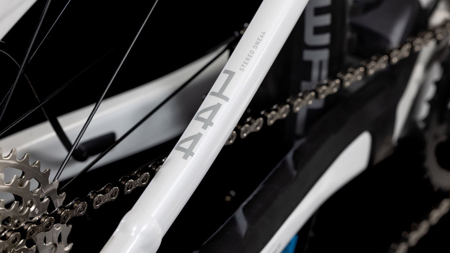 Cube Stereo Hybrid ONE44 EXC 800 metallicwhite´n´black – Bild 6