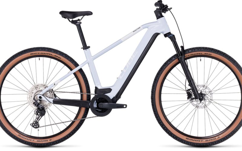 Cube Reaction Hybrid Pro 625 flashwhite´n´black